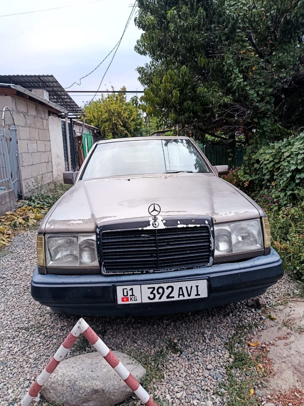 Mercedes-Benz W124: 1990 г., 2 л, Механика, Бензин, Седан: фото 2