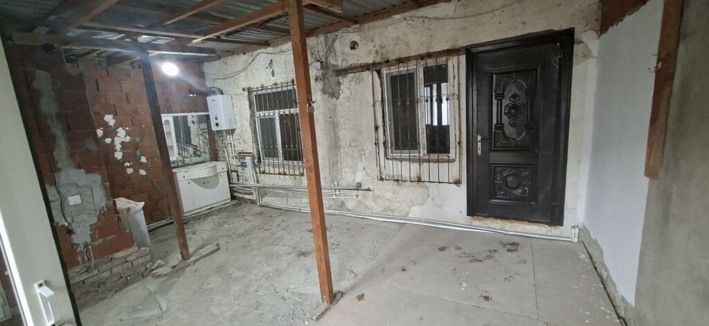 Vasitəçi deyiləm öz evimdi umumi girişdən daxil olunur qaz su işıq