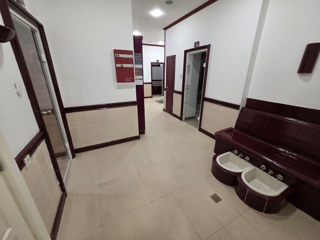 Tibb Universiteti yaxınlığında, Bakı Sağlamlıq Mərkəzinin yanında