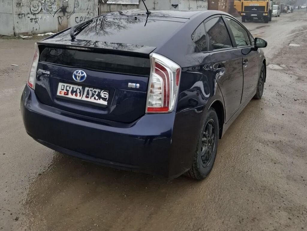 Toyota Prius: 2015 г., 1.8 л, Автомат, Электромобиль: фото 2