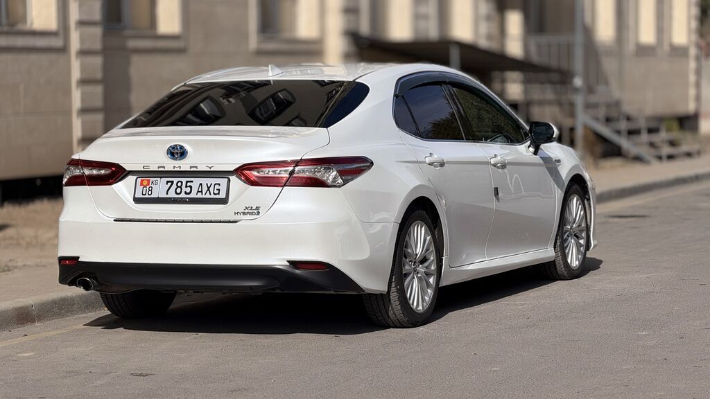 Toyota Camry: 2020 г., 2.5 л, Автомат, Гибрид, Седан: фото 2