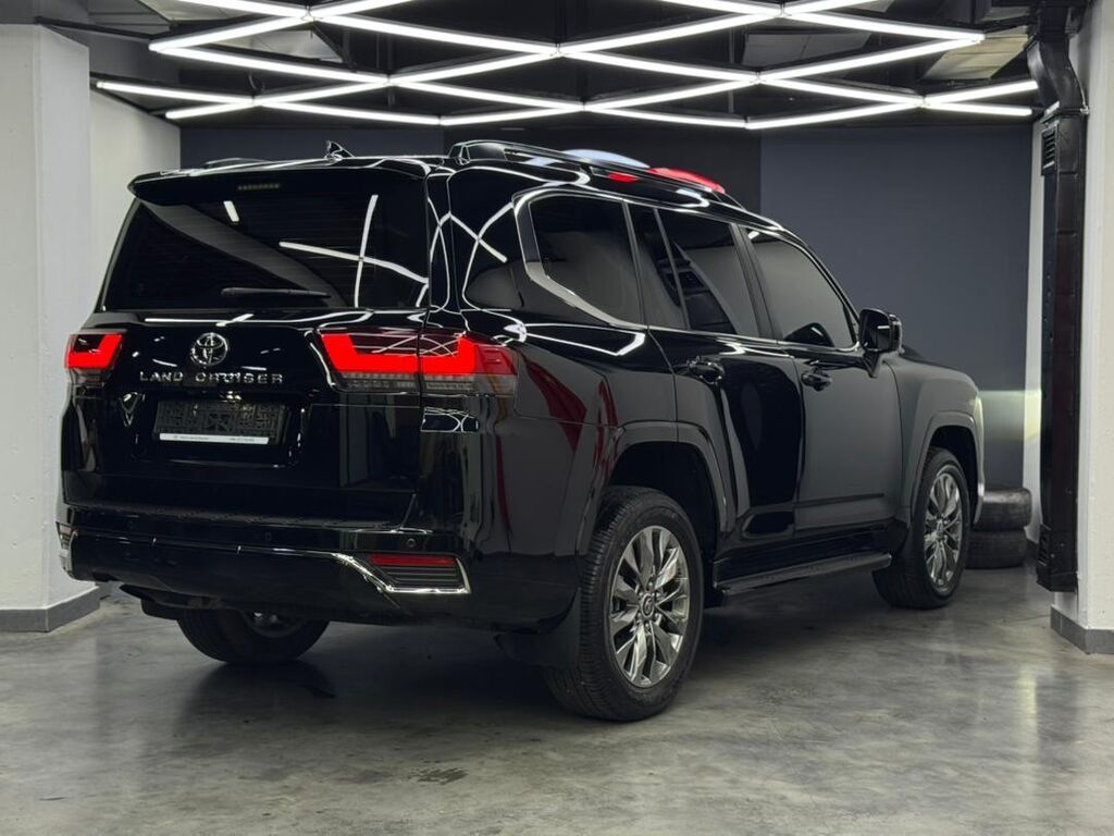 Toyota Land Cruiser: 2024 г., 3.5 л, Автомат, Бензин, Внедорожник — фото 2