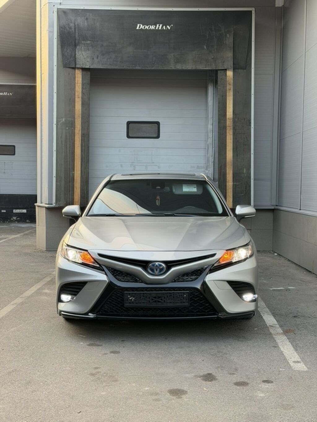Toyota Camry: 2020 г., 2.5 л, Автомат, Гибрид, Седан: фото 2