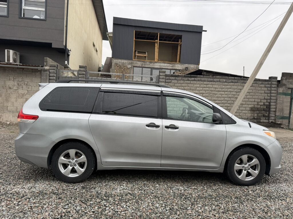 Toyota Sienna: 2011 г., 3.5 л, Автомат, Газ, Минивэн: фото 7