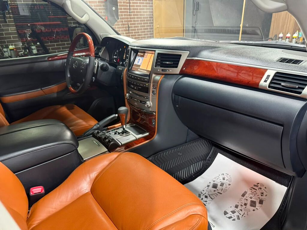 Lexus LX: 2013 г., 5.7 л, Автомат, Газ, Внедорожник: фото 3