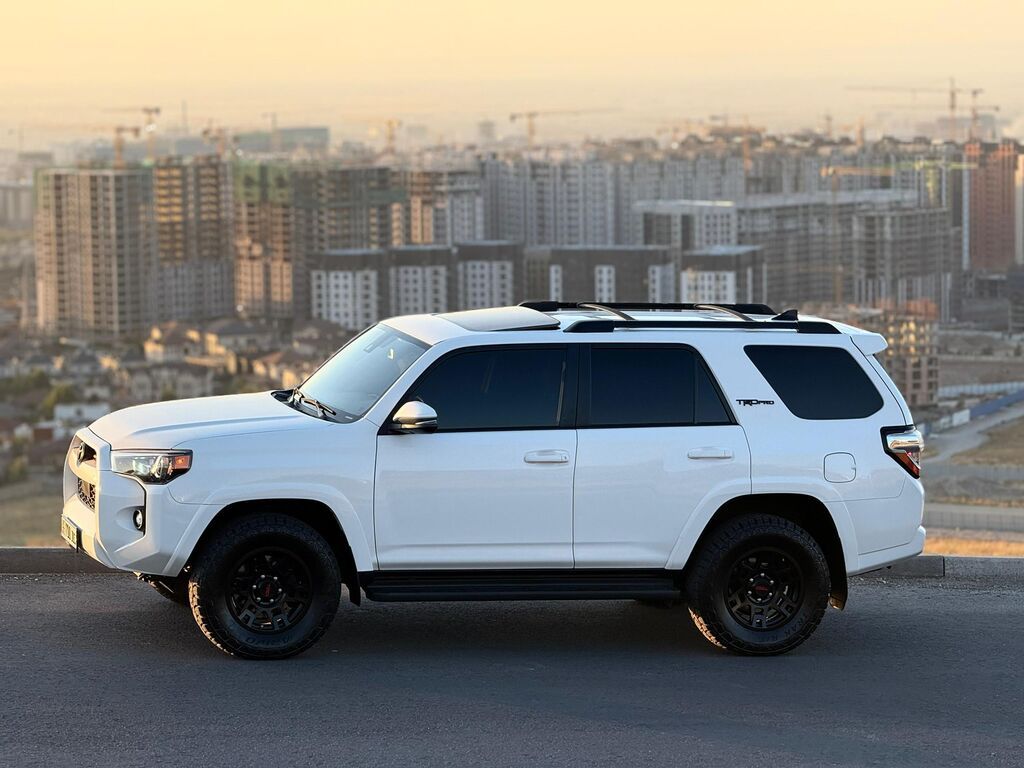 Toyota 4Runner: 2020 г., 4 л, Автомат, Бензин, Внедорожник: фото 5