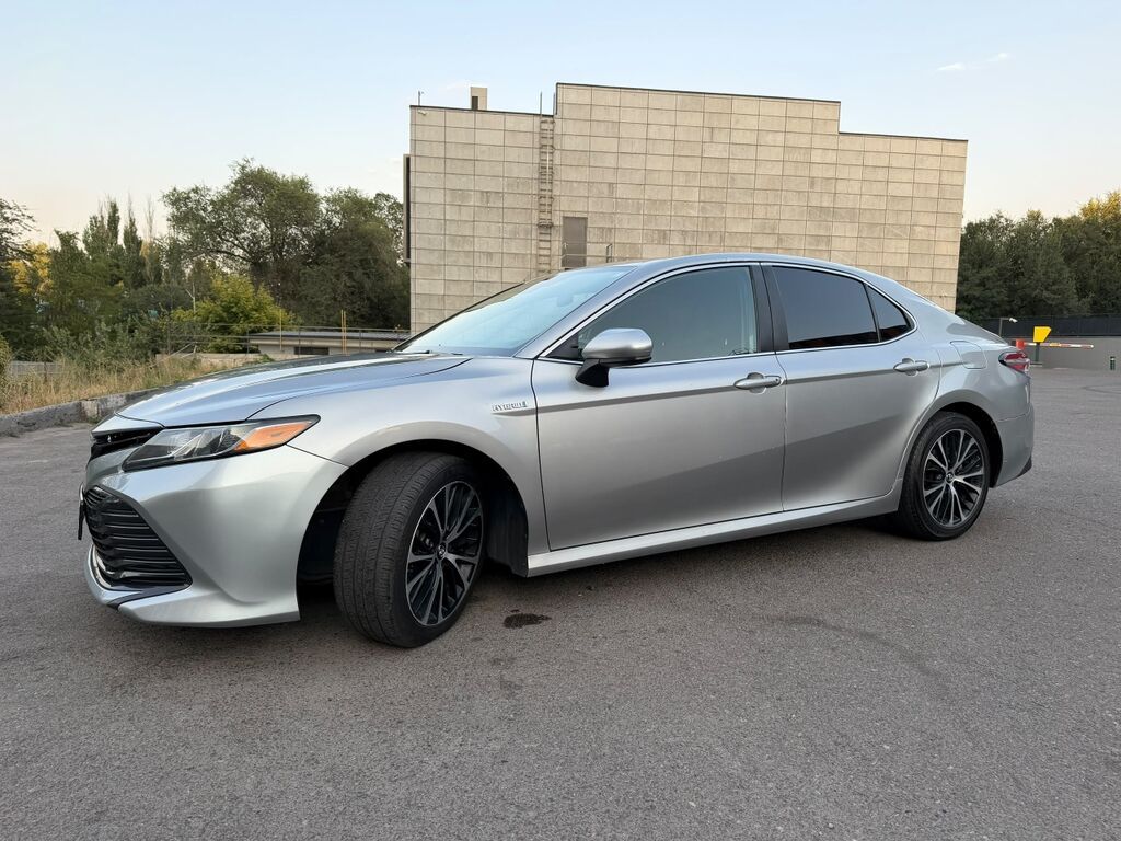 Toyota Camry: 2020 г., 2.5 л, Вариатор, Гибрид, Седан: фото 5