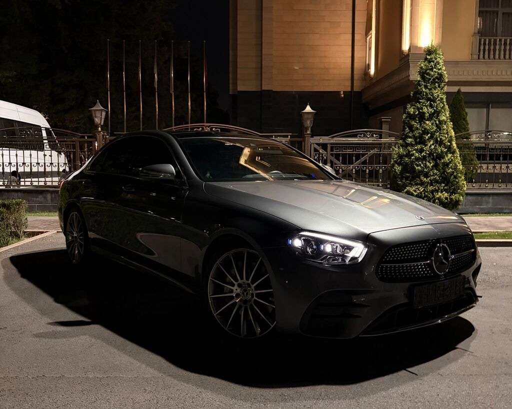 Mercedes-Benz E-Class: 2022 г., 2 л, Автомат, Бензин, Седан: фото 2