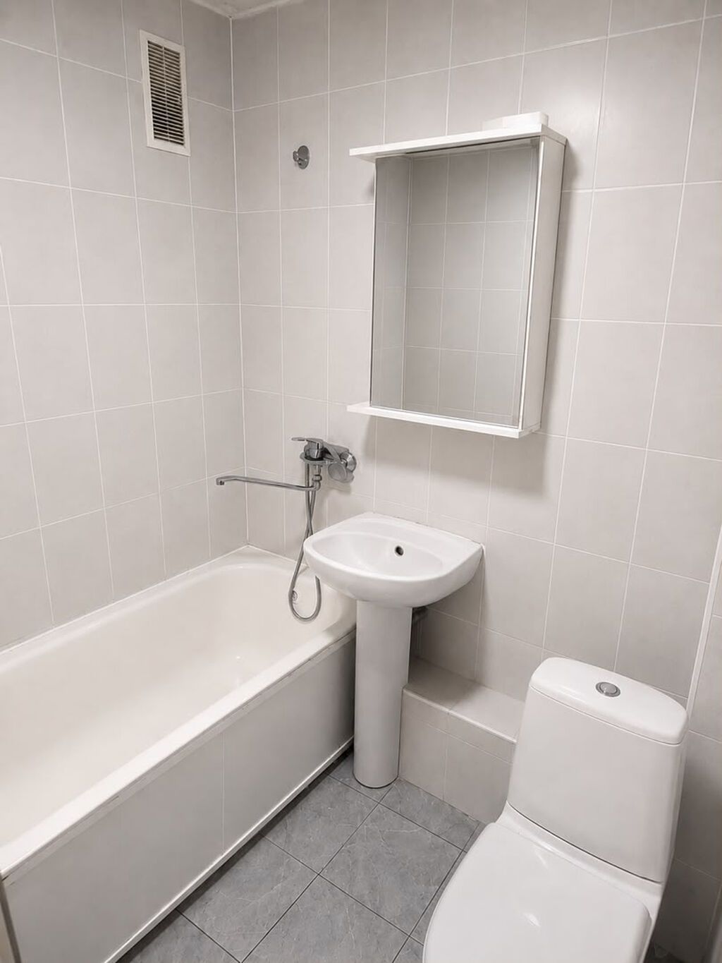 3 комнаты, 58 м², 104 серия, 4 этаж, Косметический ремонт — фото 3