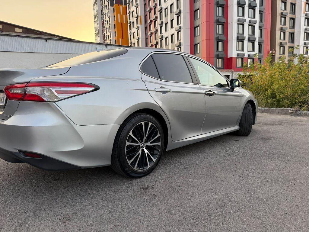 Toyota Camry: 2020 г., 2.5 л, Вариатор, Гибрид, Седан: фото 6