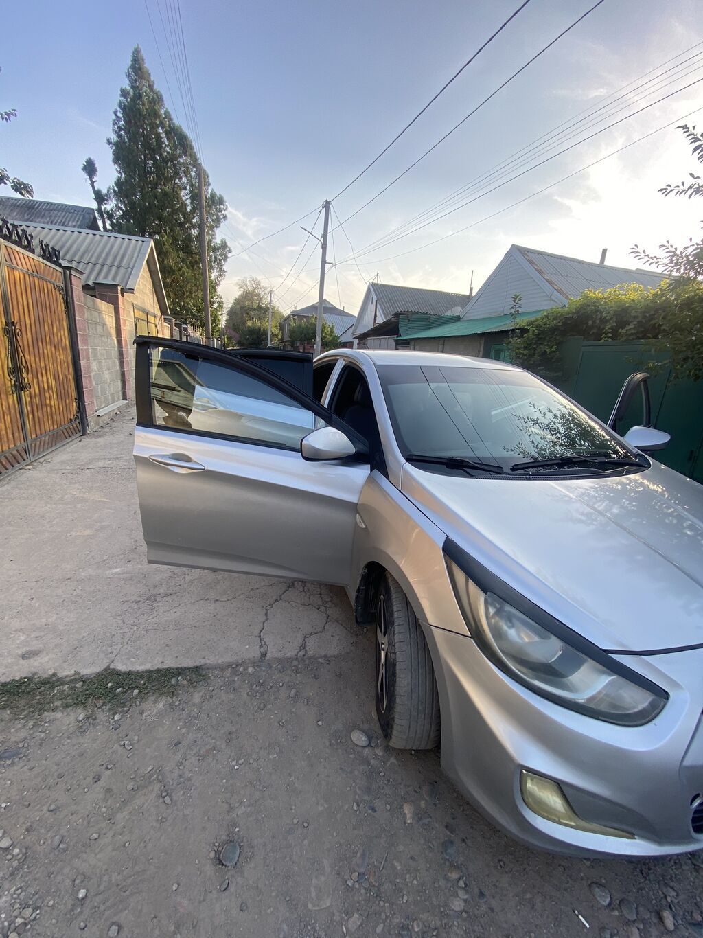 Hyundai Accent: 2013 г., 1.6 л, Механика, Бензин, Седан: фото 3