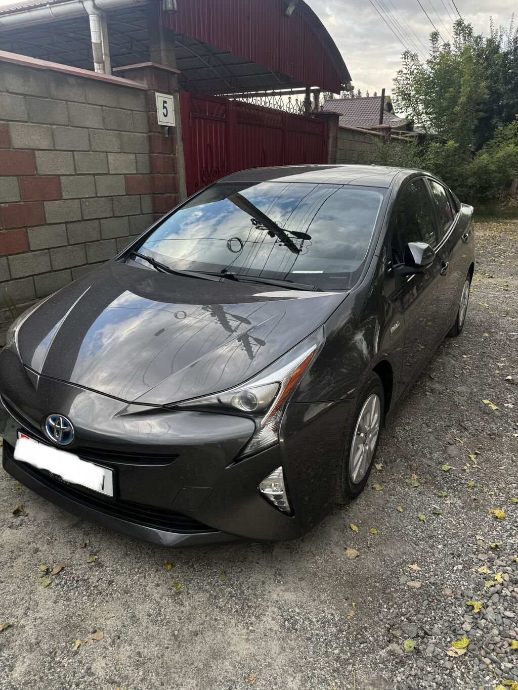 Toyota Prius: 2017 г., 1.8 л, Вариатор, Гибрид, Лифтбек: фото 1