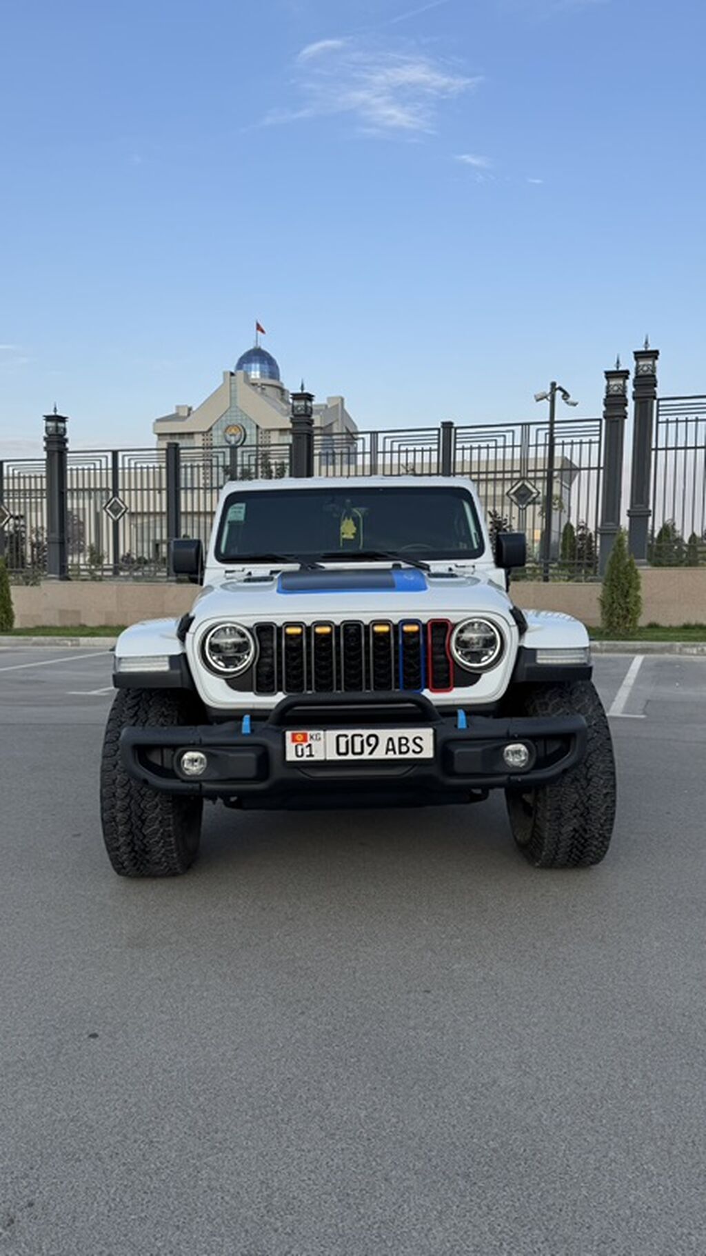 Jeep Wrangler: 2022 г., 2 л, Автомат, Гибрид, Внедорожник: фото 2