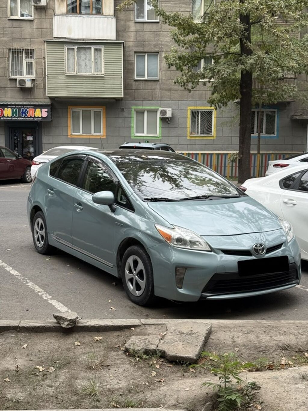 Toyota Prius: 2012 г., 1.8 л, Вариатор, Гибрид, Лифтбек: фото 2
