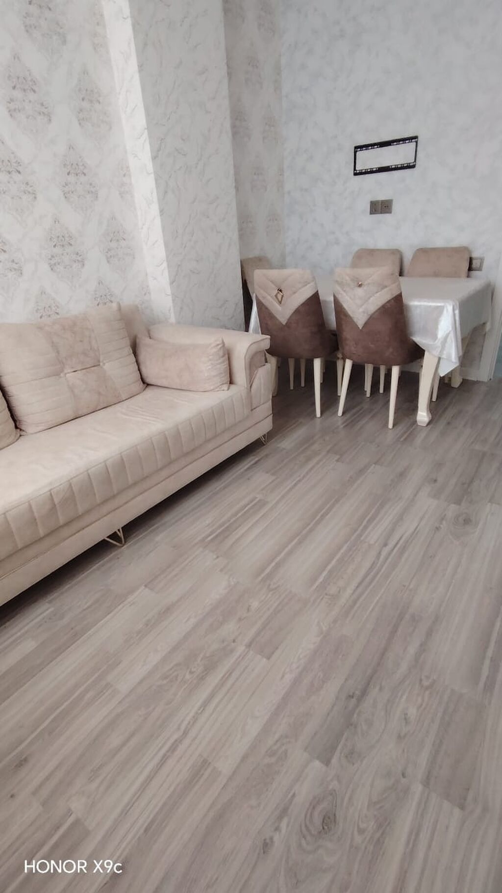 Mənzil tam təmirlidir. suyu qazı işığı daimidir. 2 lifti və 1 açıq