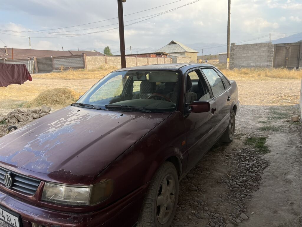 Volkswagen Passat: 1994 г., 2 л, Механика, Седан: фото 2