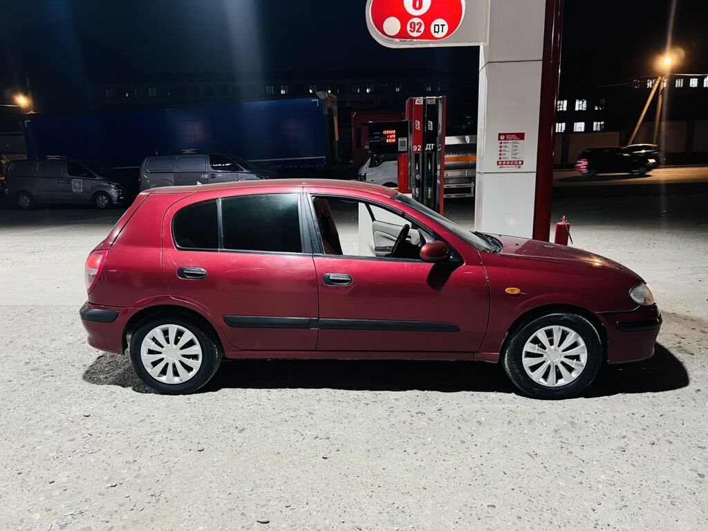 Nissan Almera: 2001 г., 1.5 л, Механика, Бензин, Хэтчбэк: фото 2