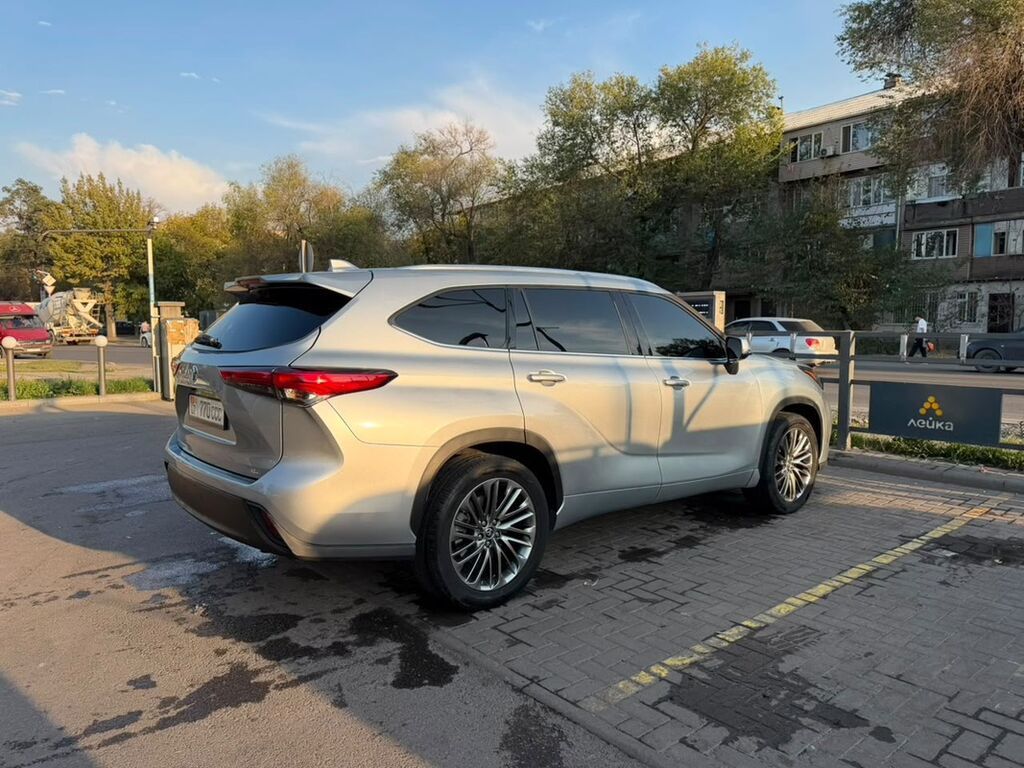 Toyota Highlander: 2020 г., 3.5 л, Автомат, Бензин, Кроссовер: фото 3