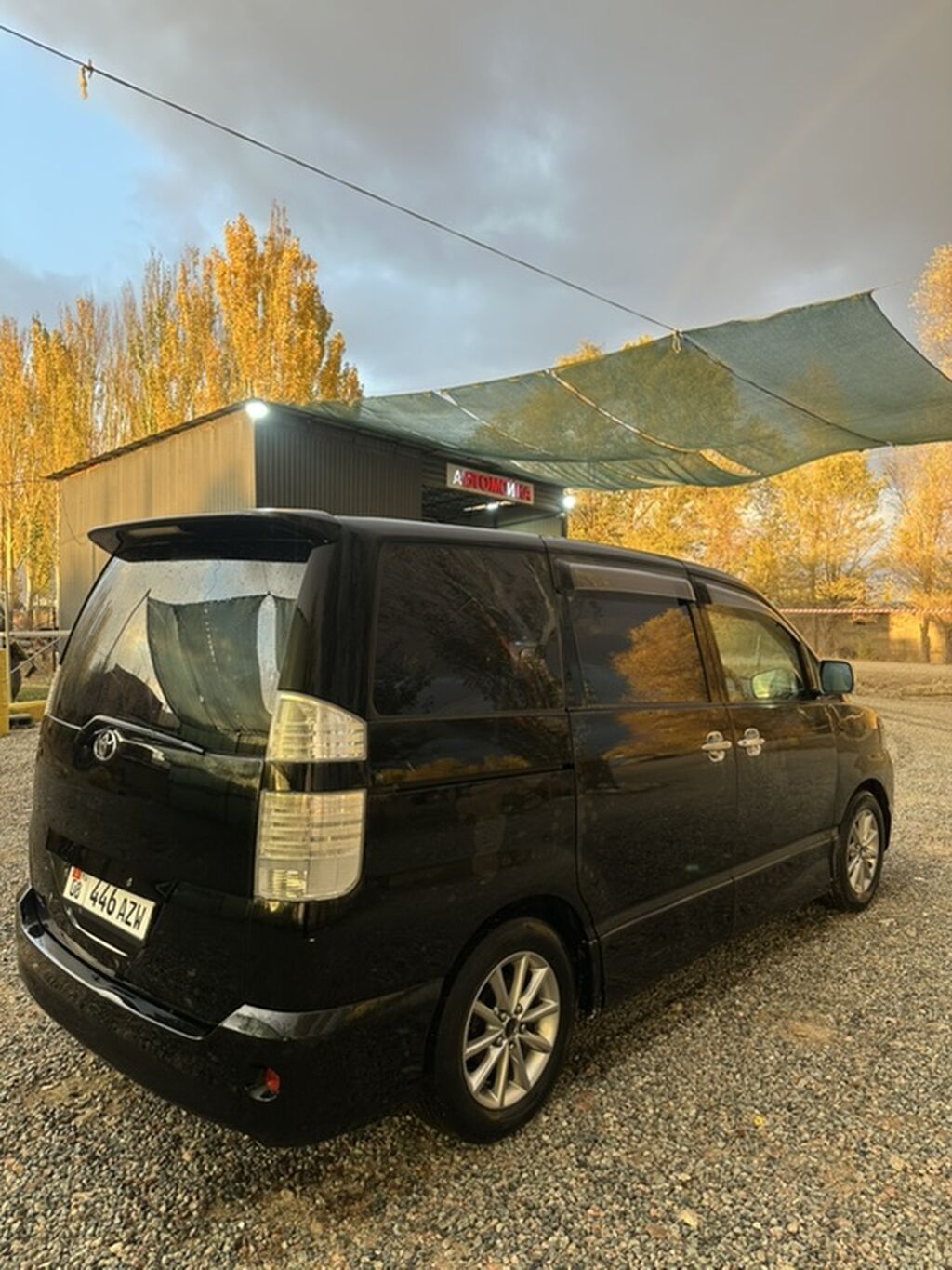 Toyota Voxy: 2004 г., Автомат, Бензин, Минивэн: фото 3