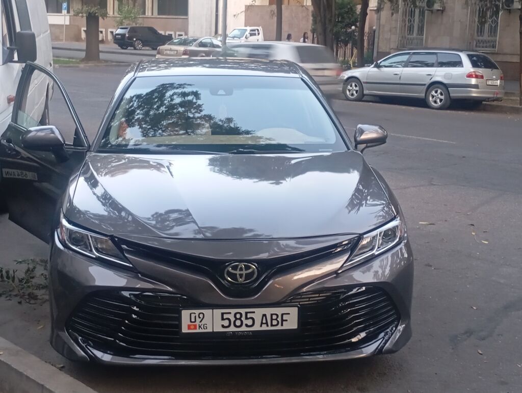 Toyota Camry: 2020 г., 2.5 л, Автомат, Гибрид, Седан: фото 8