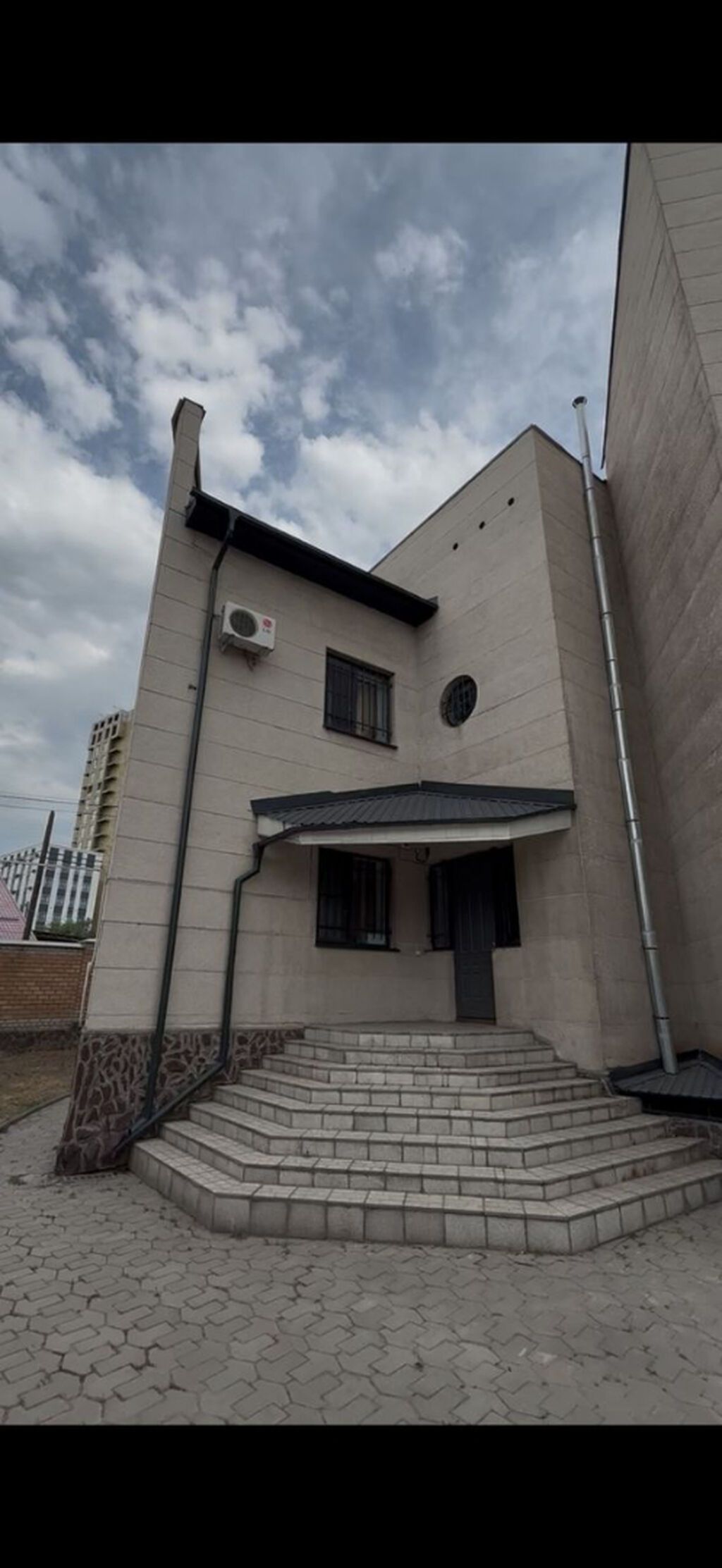 300 м², 8 комнат, Балкон застеклен, Видеонаблюдение, Евроремонт