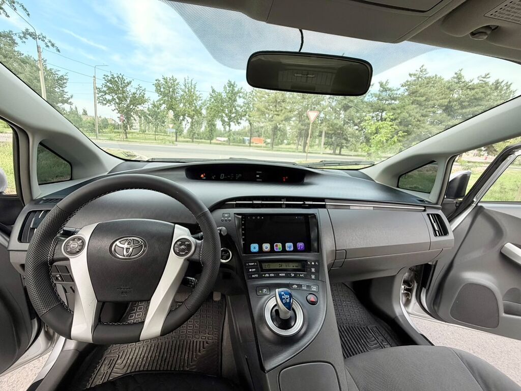 Toyota Prius: 2011 г., 1.8 л, Гибрид, Хэтчбэк: фото 6