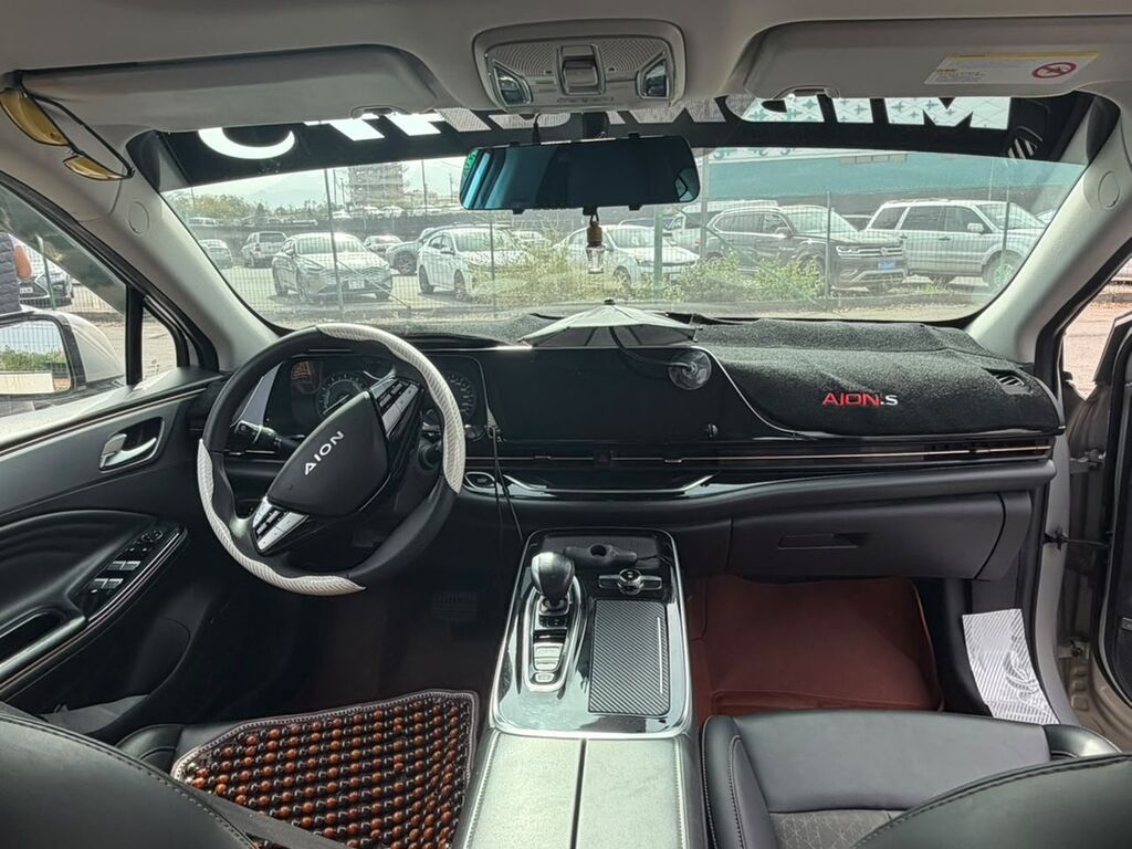 GAC aion s 460 км Пробег 140000 Состояние аккумулятора 90% Салон: фото 5