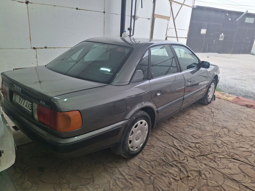 Audi 100: 1991 г., 2 л, Механика, Бензин, Седан: фото 4