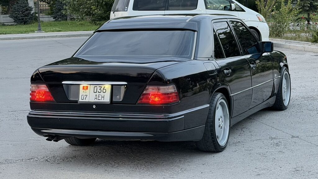 Mercedes-Benz W124: 1994 г., 3.2 л, Механика, Бензин, Седан: фото 6