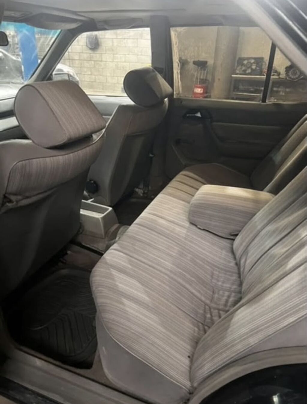 Mercedes-Benz W124: 1990 г., 2.6 л, Механика, Бензин, Седан: фото 5