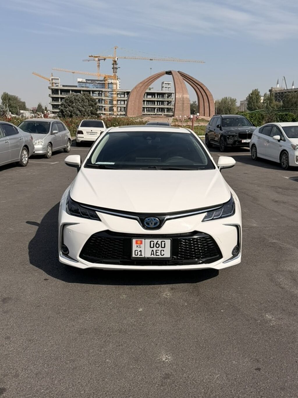 Toyota Corolla: 2022 г., 1.6 л, Автомат, Гибрид, Седан: фото 2
