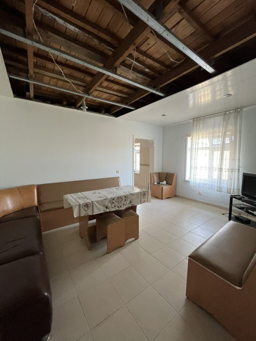 Saray 7 otaqlı, 260 kv. m, Orta təmir