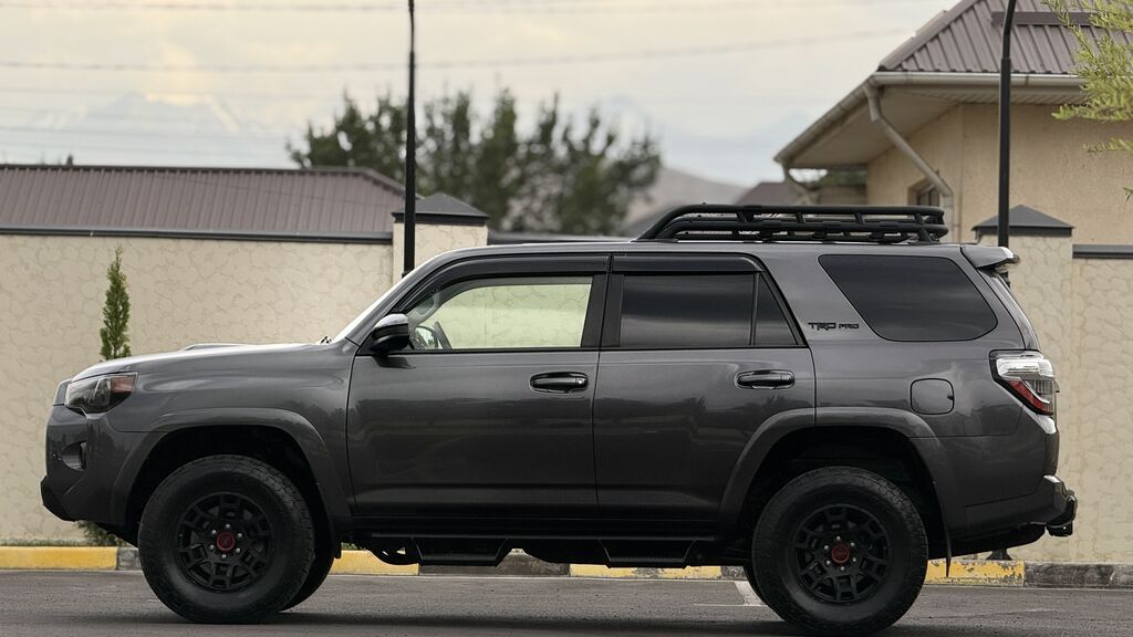Toyota 4Runner: 2022 г., 4 л, Автомат, Бензин, Внедорожник: фото 5