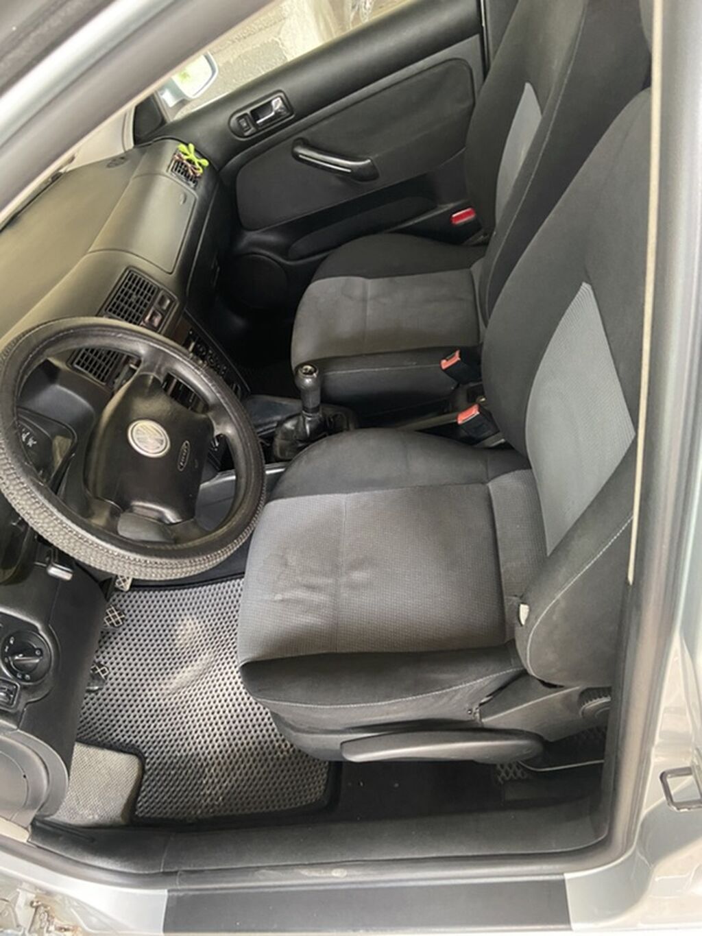 Volkswagen Golf: 2003 г., 1.6 л, Механика, Бензин, Хэтчбэк: фото 2