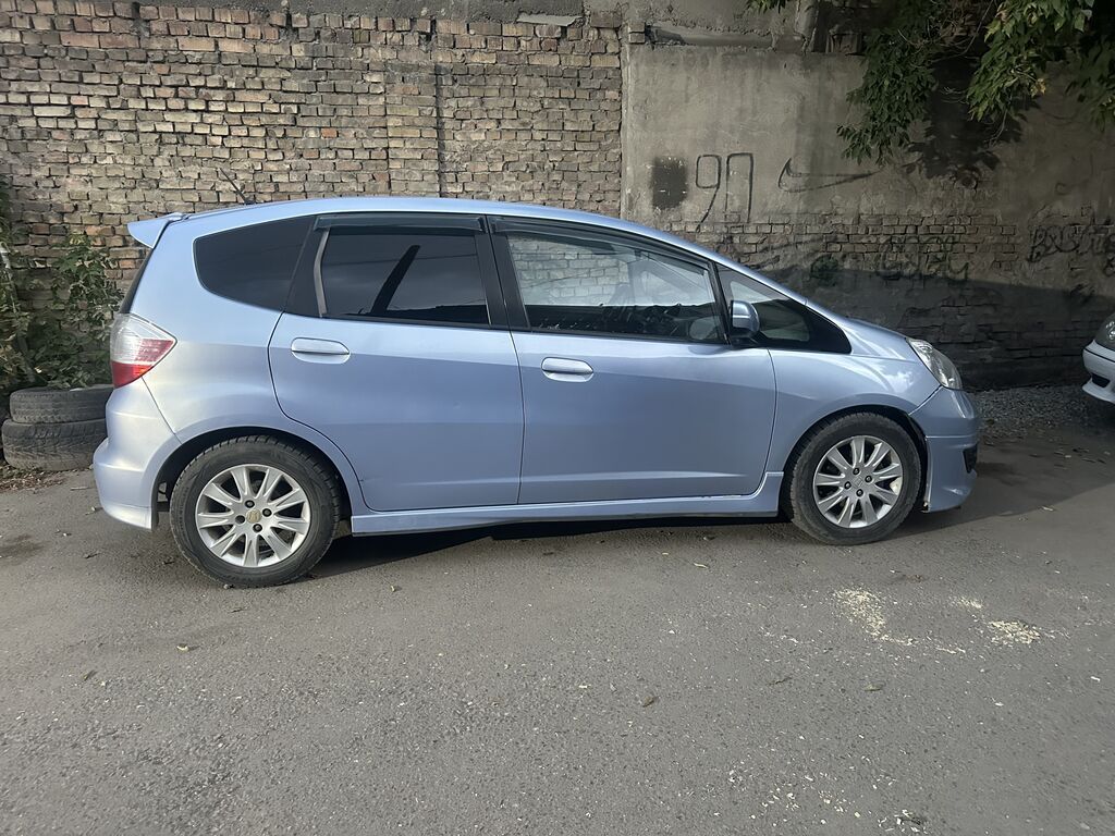 Honda Fit: 2009 г., 1.5 л, Автомат, Бензин, Хэтчбэк: фото 2