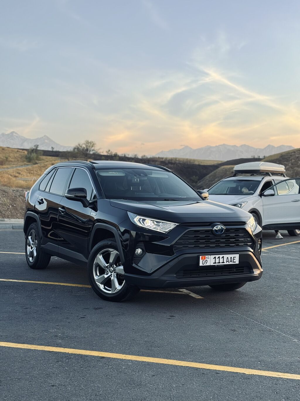 Toyota RAV4: 2021 г., 2.5 л, Автомат, Гибрид, Кроссовер: фото 2