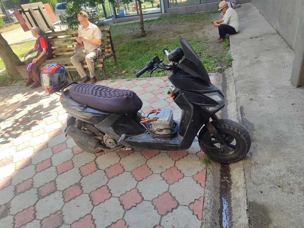 Срочно продаю скутер самурай на ходу шлем и акум не продаются вложения — фото 3