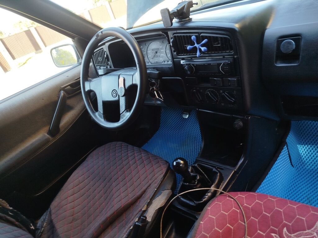 Volkswagen Passat: 1993 г., 1.8 л, Механика, Бензин, Универсал: фото 1