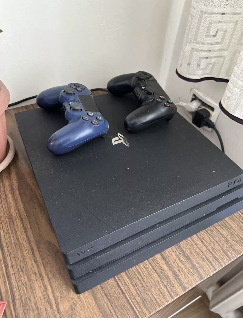 Срочно продам Sony PS4 Pro 1TB: 21000 KGS ▷ PS4 (Sony PlayStation 4) | Кант  | 62986047 ᐈ lalafo.kg