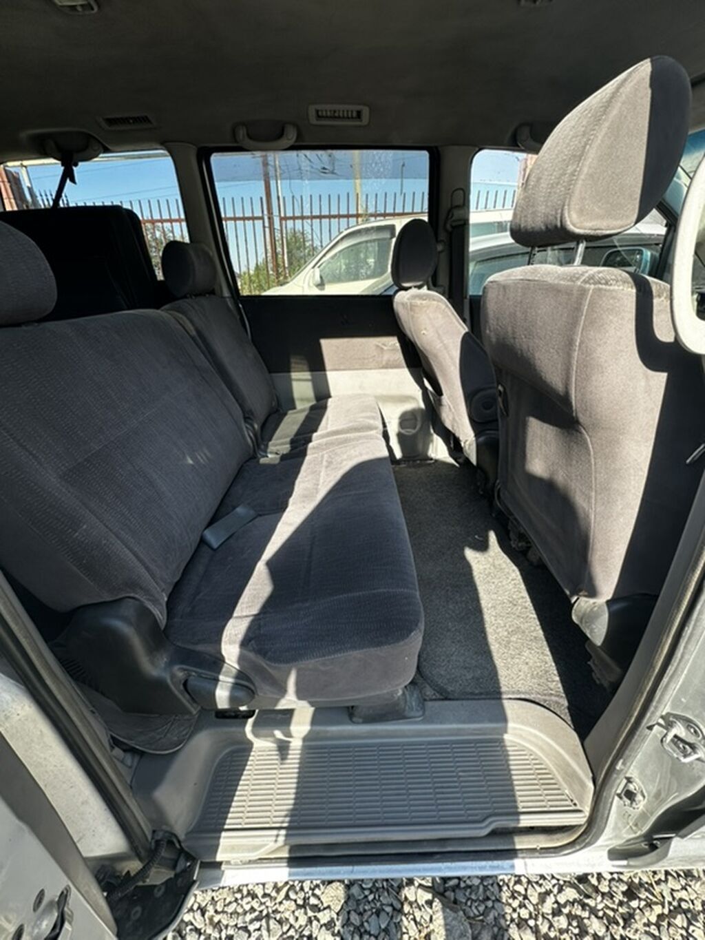 Toyota Noah: 2003 г., 2 л, Автомат, Бензин, Минивэн: фото 8