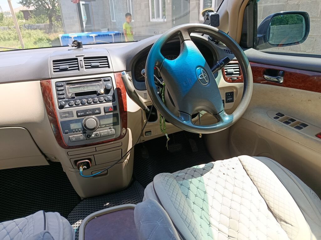 Toyota Ipsum: 2001 г., 2.4 л, Автомат, Газ, Минивэн: фото 6