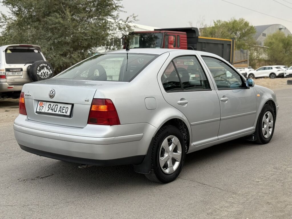Volkswagen Bora: 2002 г., 1.6 л, Автомат, Бензин, Седан: фото 5