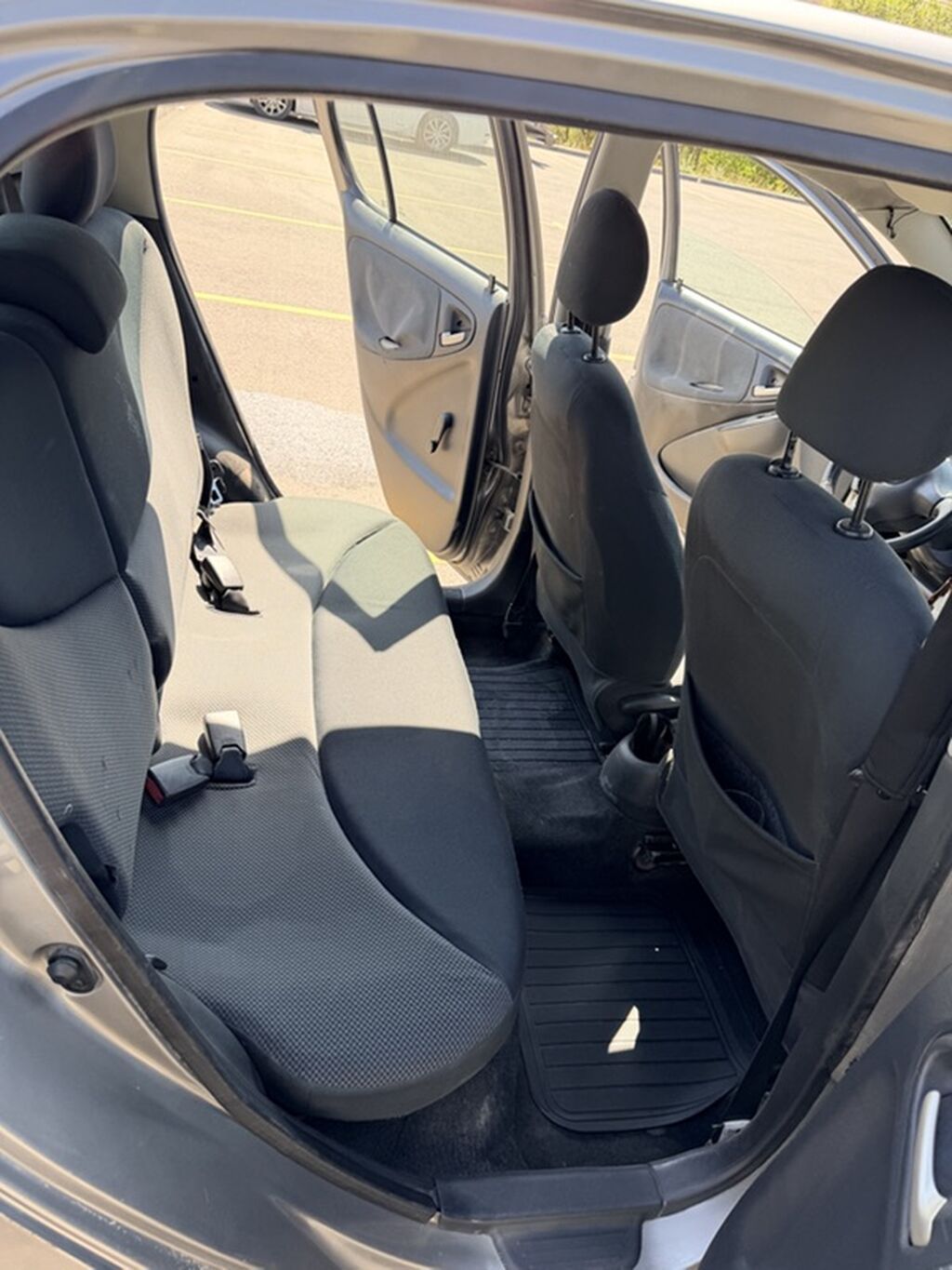 Toyota Yaris: 2005 г., 1.3 л, Автомат, Бензин, Хэтчбэк: фото 4