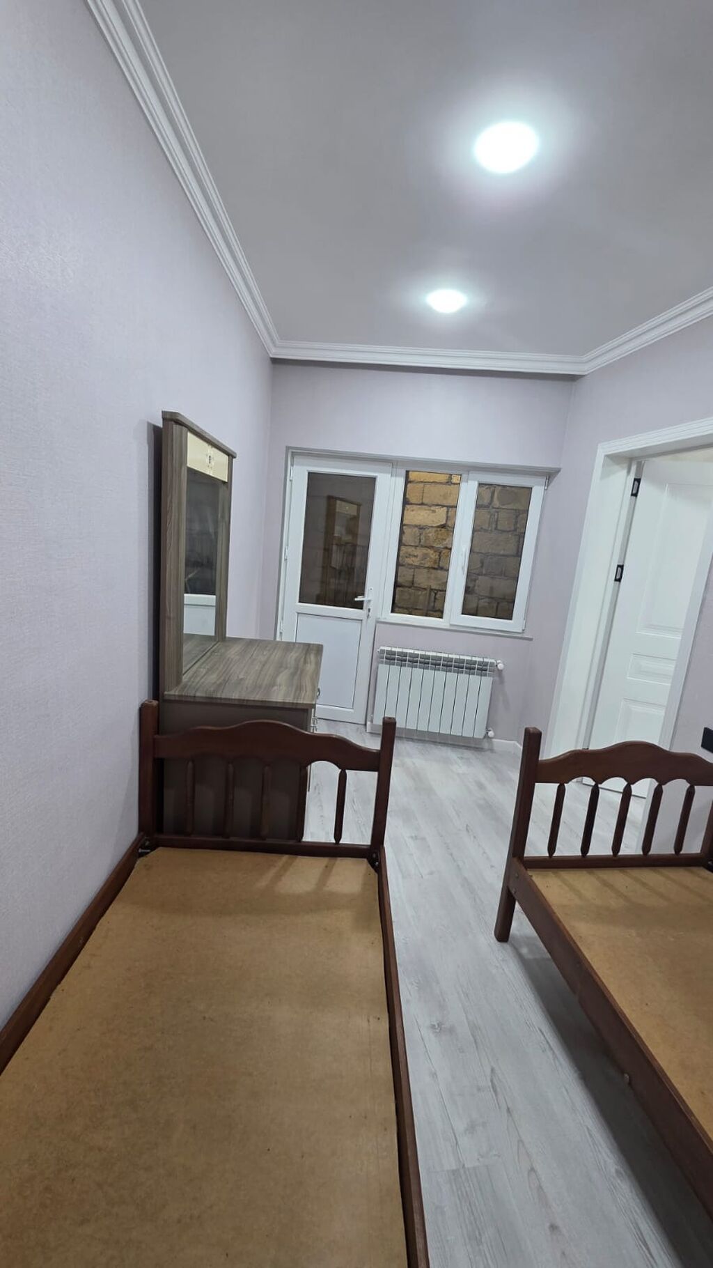 3 otaqlı mənzil – mebellə - Geniş və işıqlı zal: spot işıqlandırma