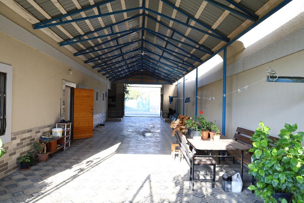 6 otaqlı, 300 kv. m, Orta təmir