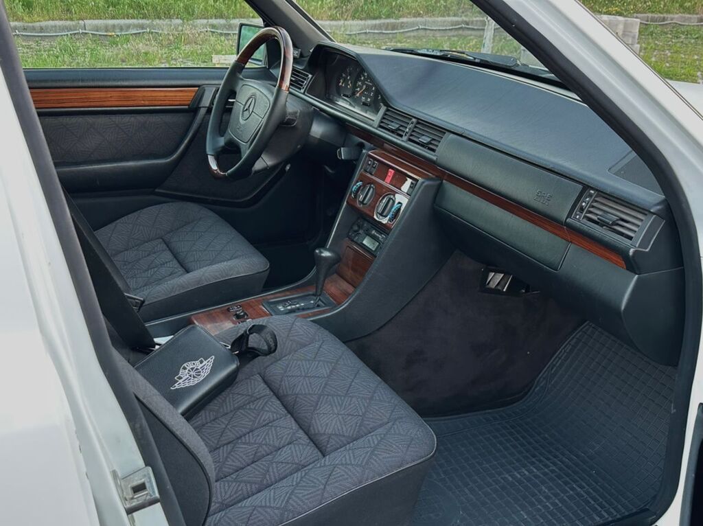 Mercedes-Benz W124: 1995 г., 2.2 л, Автомат, Бензин, Седан: фото 7