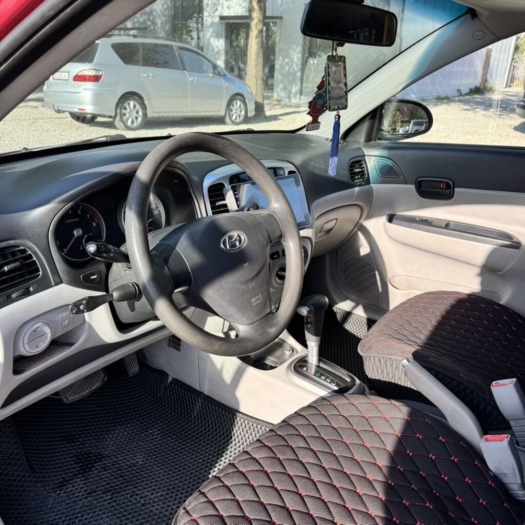 Hyundai Accent: 2007 г., 1.6 л, Автомат, Бензин, Седан: фото 6