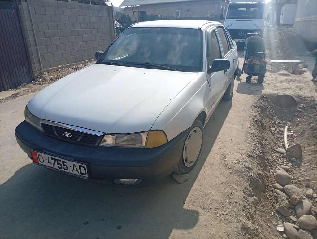 Daewoo Nexia: 1995 г., 1.5 л, Механика, Бензин, Седан: фото 2