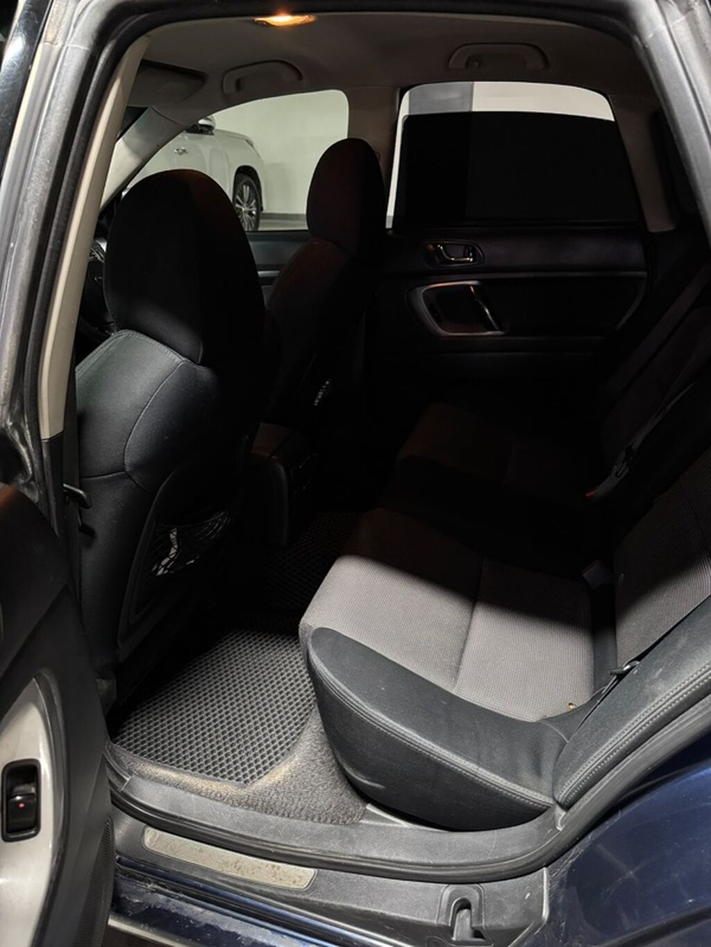 Subaru Legacy: 2004 г., Седан: фото 8