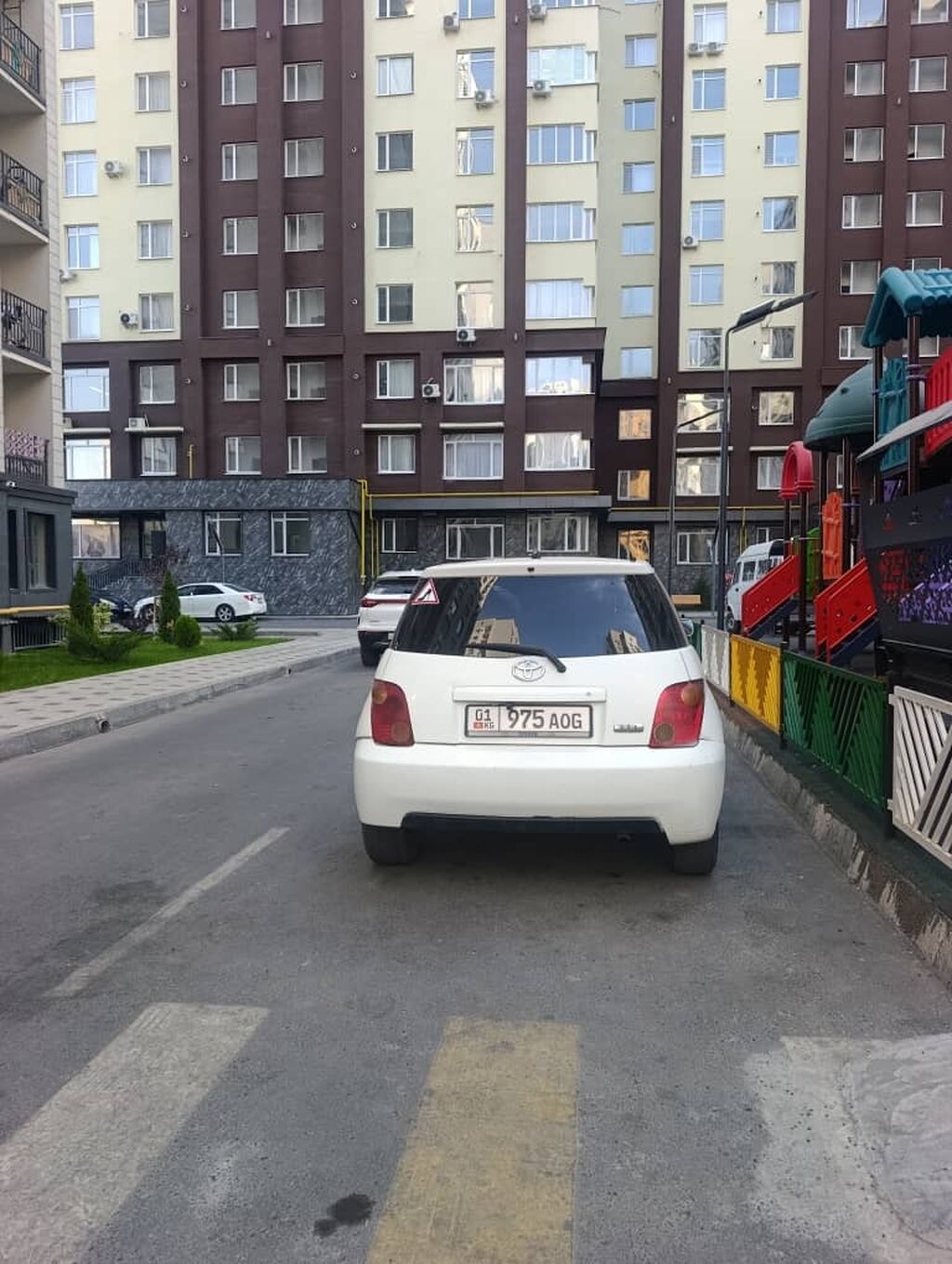 Toyota Ist: 2002 г., Автомат, Бензин, Хэтчбэк: фото 4